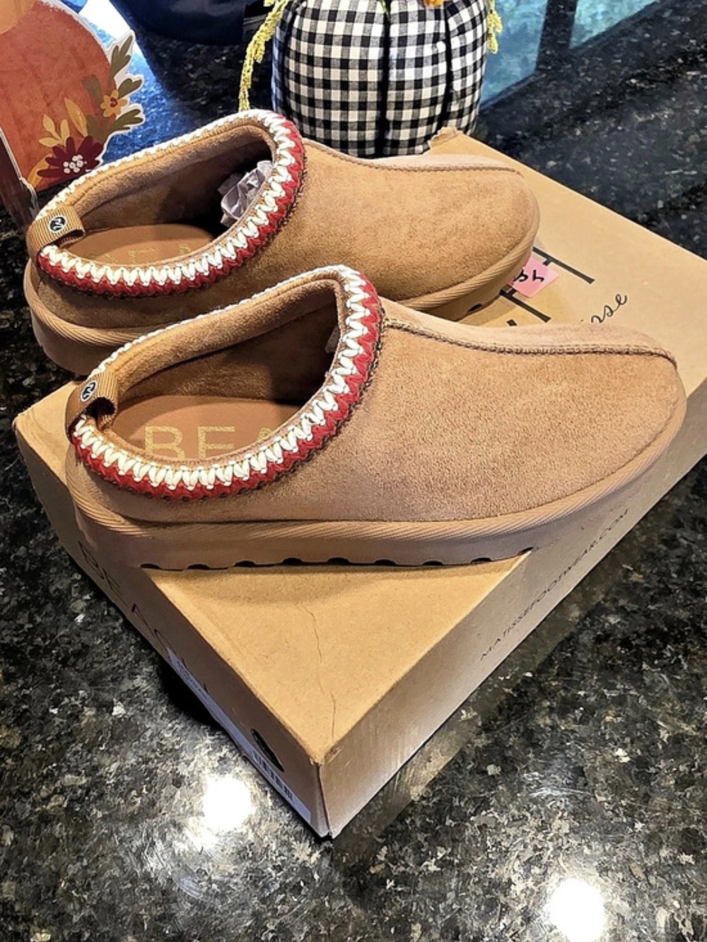 BEACH Zen Brown & Red Slippers US 6M Like New
